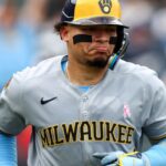 Contreras (Brewers) Impresses: 4-4 Despite Finger Fracture