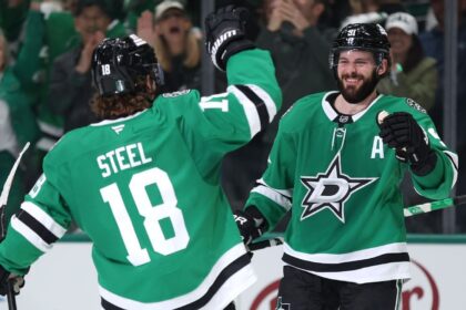 Stars rout Oilers with third-period flurry, 6-3
