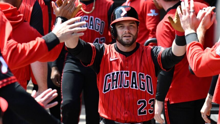 White Sox activate Benintendi and Tauchman from the injured list