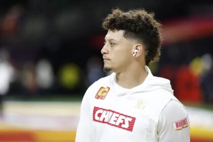 Mahomes Withdraws from 2028 Olympics: Prioritizes Youth in Flag Football