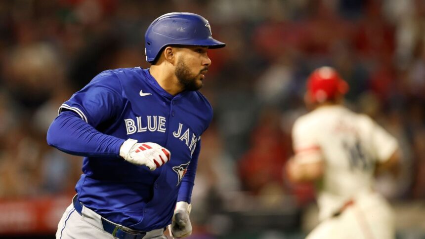 Jays Send Santander to Injured List with Shoulder Pain
