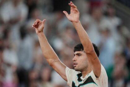 Alcaraz Suffers But Advances at Roland Garros: Shelton in the Round of 16