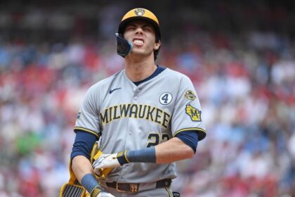 Brewers' Yelich exits game with hand contusion after being hit