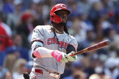 De La Cruz hits emotional HR after sister's death