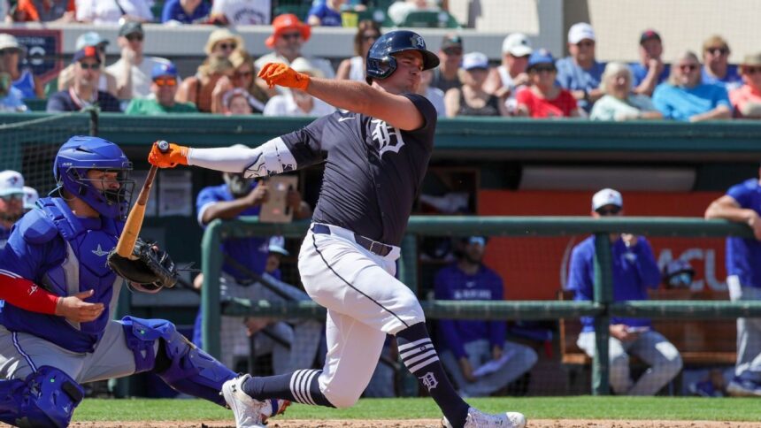 Carpenter Shines with 3 HRs in Tigers' Rout of White Sox