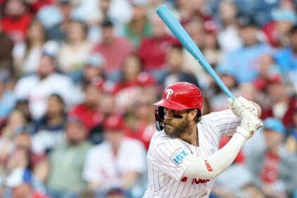 Harper returns with a home run: Phillies rout Blue Jays in Toronto