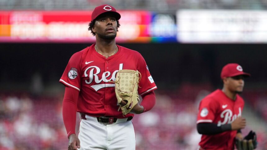 Reds sign Wade Miley for 1 year, Greene to the injured list