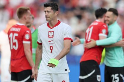 Lewandowski Steps Away from Poland: Goodbye to the National Team Due to Probierz?