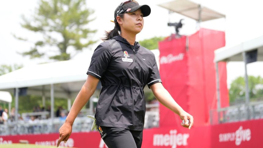 Mi Hyang Lee leads Meijer LPGA with explosive streak; Kim lurks