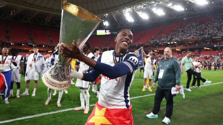 He signs for Tottenham: Permanent transfer after successful loan
