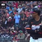 Devers: Standing ovation in debut with San Francisco Giants