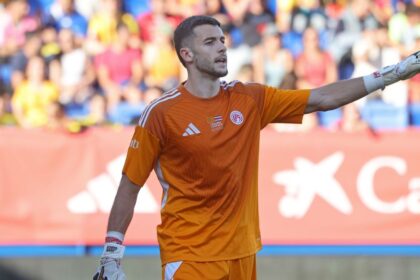 Barcelona signs Joan García: Goalkeeper arrives from Espanyol for €25M