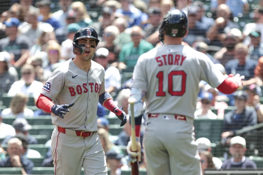 Red Sox defeat Mariners: Story and Mayer homer, Crochet shines