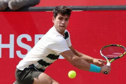 Alcaraz Suffers and Advances to Quarterfinals at Queen's: Defeats Munar in a Very Tough Match