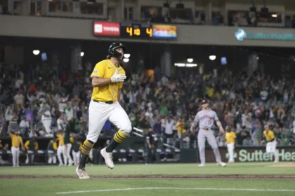 Kurtz Hero Again: Jonrón in 10th Gives Athletics Victory Over Astros