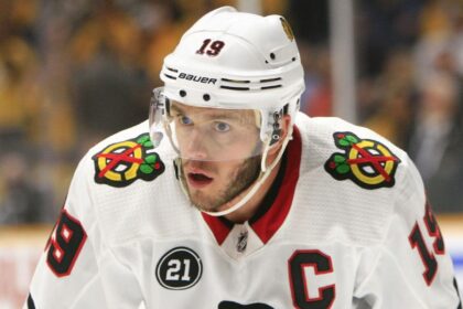 Toews returns to the NHL: Signs with the Winnipeg Jets, his hometown
