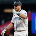 Mariners activate Raley and designate Tellez for assignment