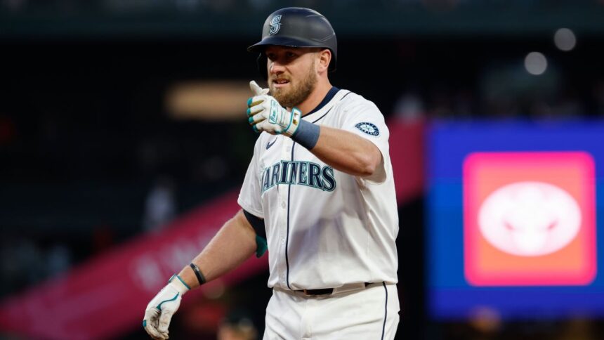 Mariners activate Raley and designate Tellez for assignment