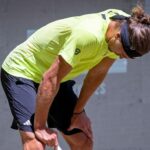Zverev vomits and comes back to reach the semifinals; Medvedev with bleeding in Halle
