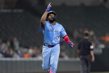 Guerrero Jr. and Bichette Blast Homers: Blue Jays Crush White Sox 7-1
