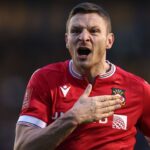 Mullin leaves Wrexham: Player's decision to secure minutes in the Championship