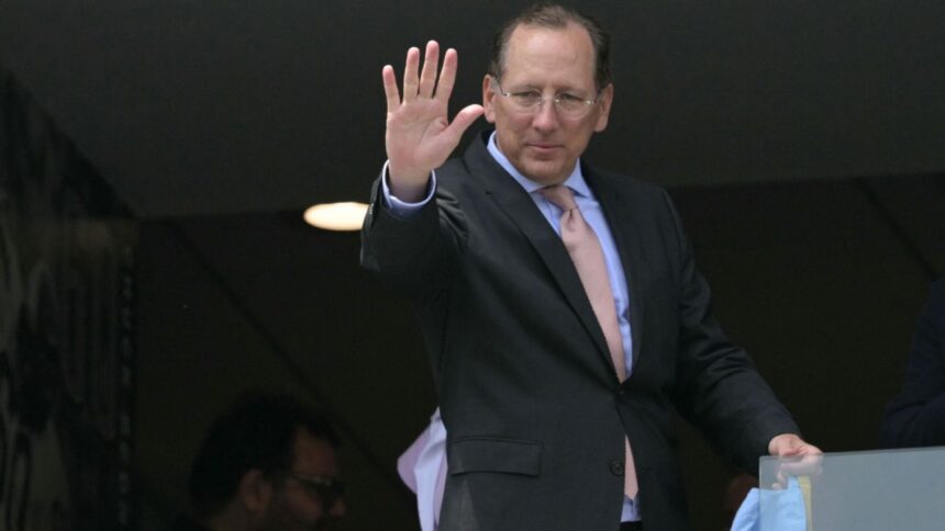 Textor Leaves Lyon: Kang Assumes Presidency After Relegation
