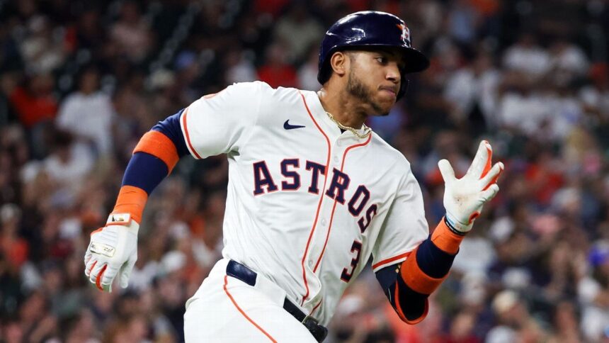 Astros Place Pena on Injured List with Rib Fracture