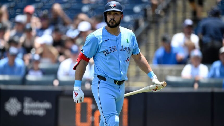 Santander: Shoulder doesn't give in, Jays await return; Bichette out with knee