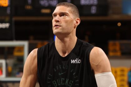 Lopez signs with Clippers: $18M deal for 2 years