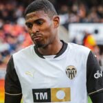 Arsenal in the fight: Valencia offers renewal to Mosquera, Goodbye to LaLiga?