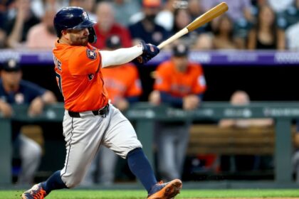 Altuve surpasses Bagwell in hits: Rises to 2nd place in Astros history