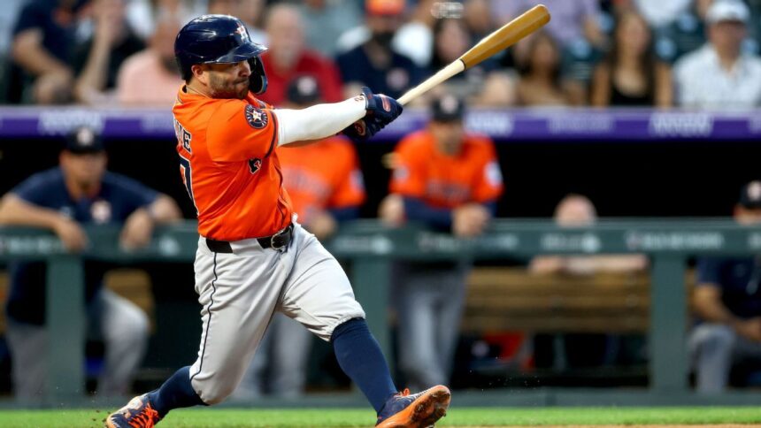 Altuve surpasses Bagwell in hits: Rises to 2nd place in Astros history