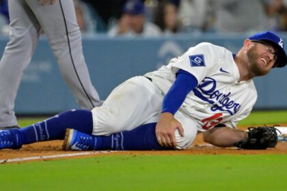 Dodgers' Muncy Injured: Knee Concerns After Play