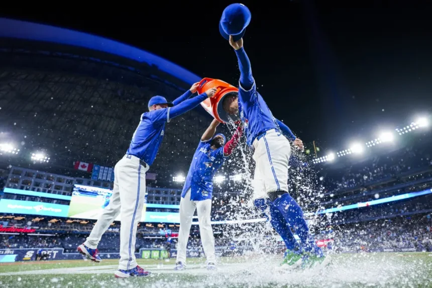 Blue Jays rout Yankees: MLB East leaders for the first time since 2016!