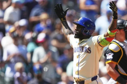Arozarena Hits Walk-Off Home Run as Mariners Shutout Pirates