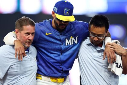 Twins' Correa Injured: Ankle sprain after collision
