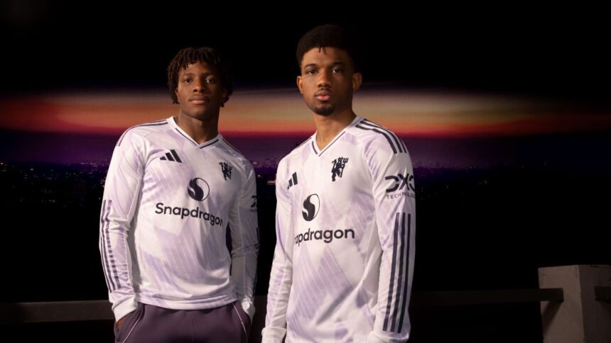 Manchester United: The iconic "snowflake" returns in its new kit!