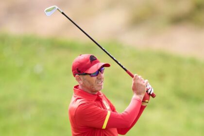 Garcia, furious, breaks driver at The Open; still signs 68