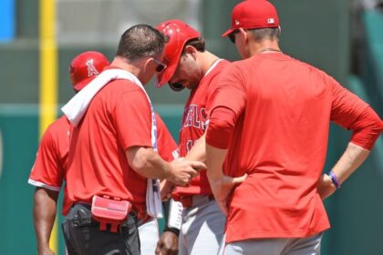 Schanuel, Angels' 1B, leaves game after being hit by pitch