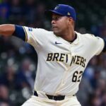 Brewers rout Dodgers, lead the National League Central