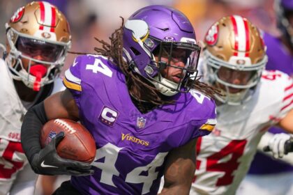 Metellus of the Vikings Reports to Training Despite Negotiation