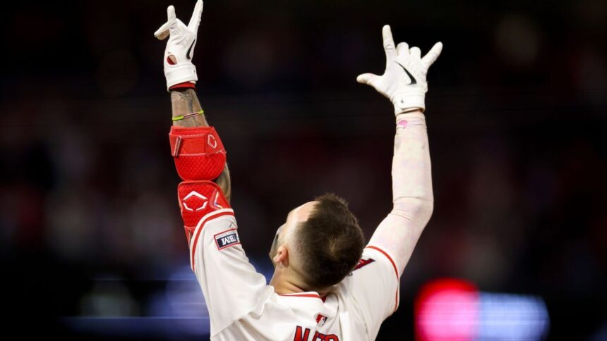Neto, Angels' hero: Walk-off and key defensive play against Mariners