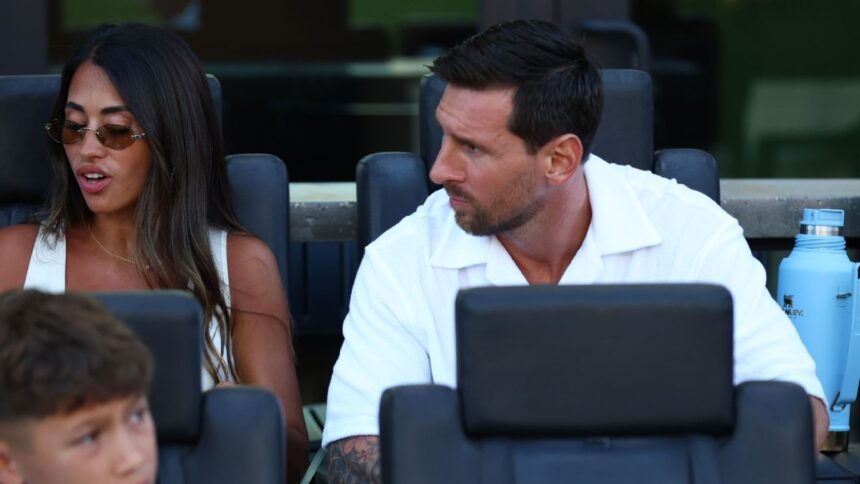 Messi and Antonela, caught at a Coldplay concert: Viral Kiss Cam!