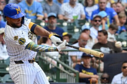 Brewers' Chourio Suffers Injury After Triple: Concern in Milwaukee