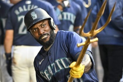 Arozarena hits a key home run and Mariners sweep White Sox