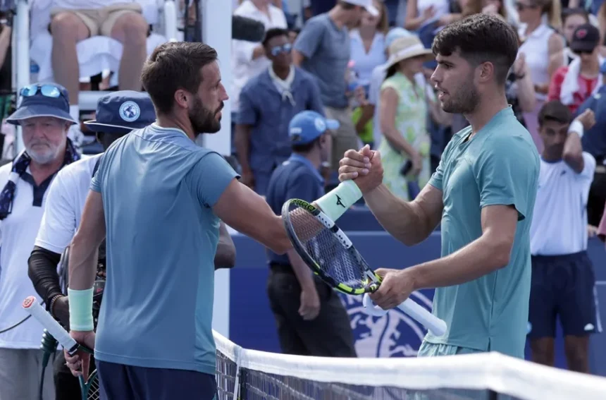 Alcaraz Suffers in Cincinnati: Bautista and Comesaña Advance to the Next Round