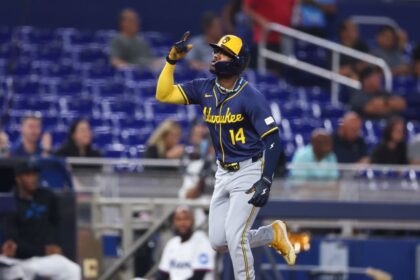 Unstoppable Brewers: Monastery triumphs 14 with home run; Altuve and other Latinos shine