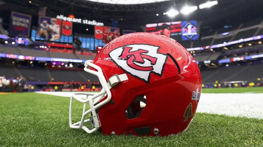NFL: Valdes-Scantling, Vaughn, and Strange, surprises in roster cuts