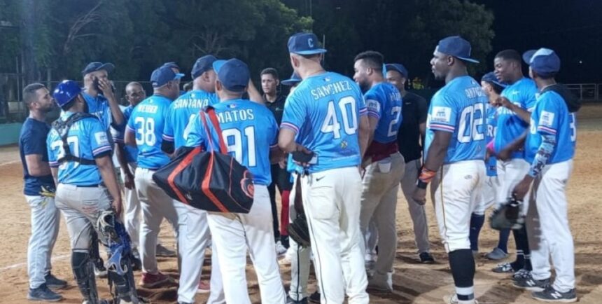 Centro y Comercio en Marcha advance to divisional final in DN softball