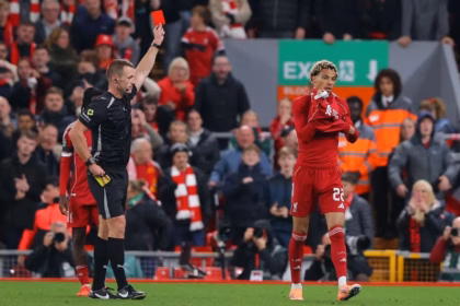 Ekitike, sent off: Slot criticizes "stupid" red card and Leoni injury at Liverpool